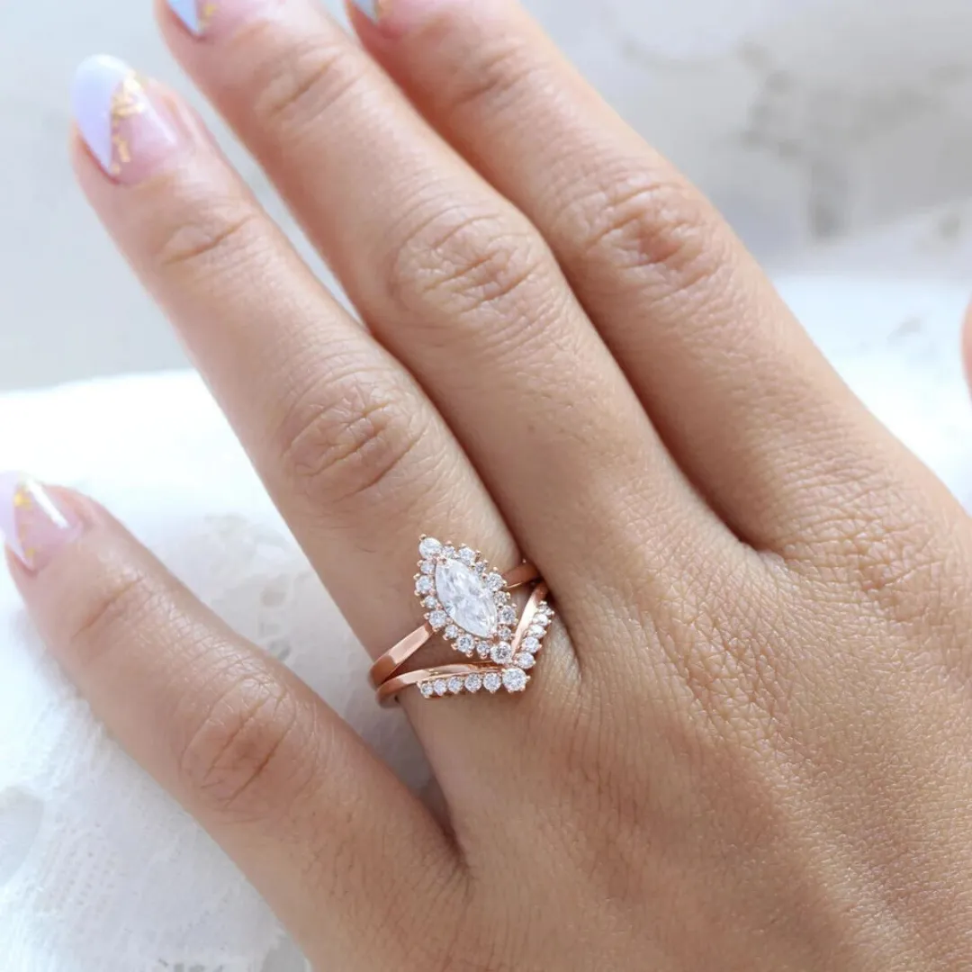 /public/photos/live/Marquise Moissanite Halo Chevron Curved Wedding Ring Set 711 (2).webp